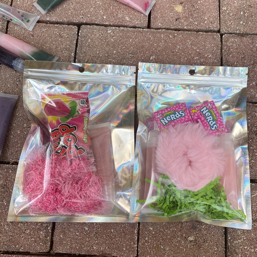 Lip gloss goodie bags !